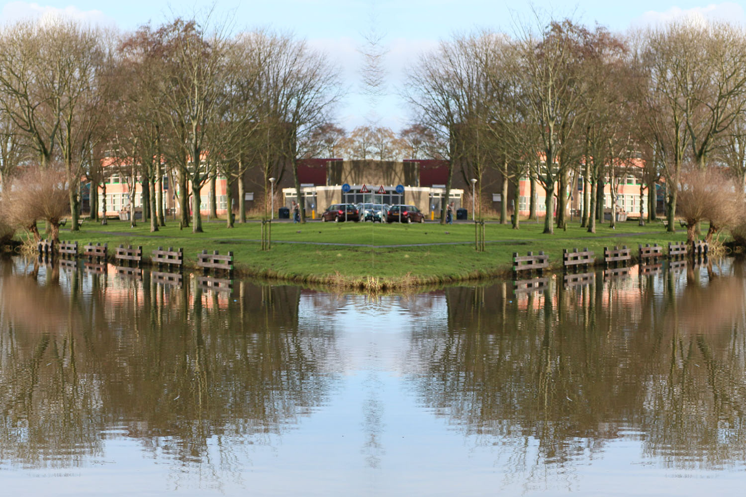How to mirror an image in Photoshop